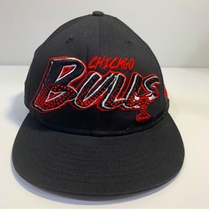 Authentic New Era NBA 9Fifty CHICAGO BULLS Black Red Logo SnapBack Flat Cap OS